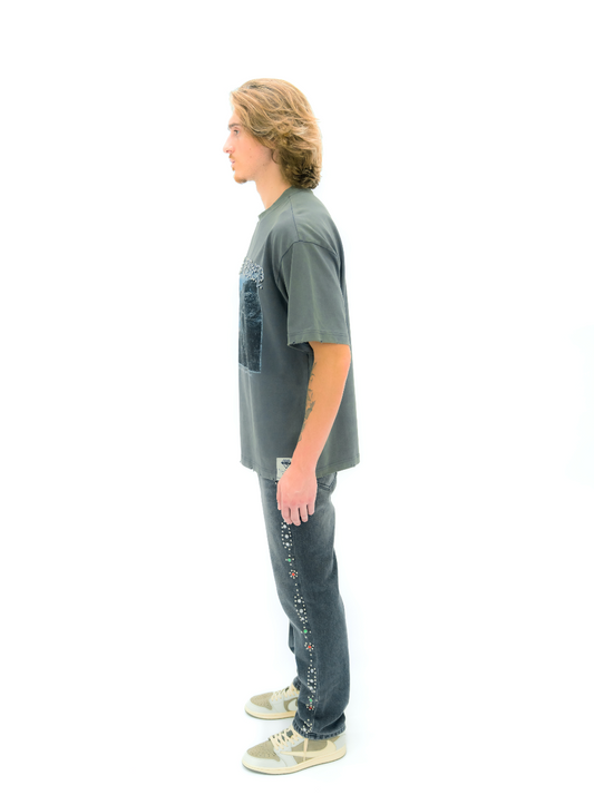 acid wash t-shirt and black jeans 